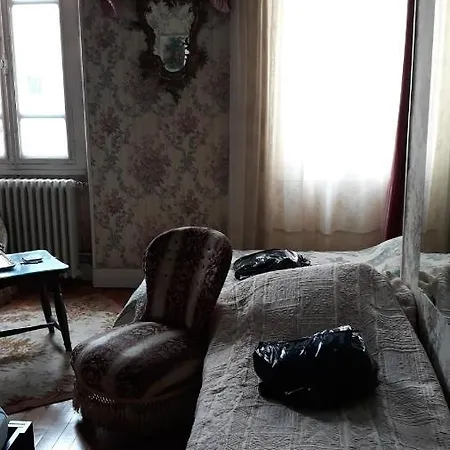Habitación en casa particular Chez Virginie Lourdes
