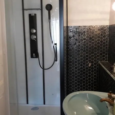 Δωμάτια σε οικογενειακή κατοικία Chez Virginie Λούρδη